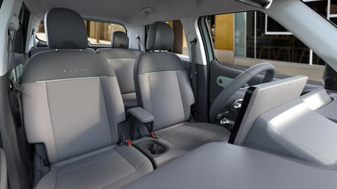Преден изглед на HYUNDAI INSTER Cross, електрически автомобил.
