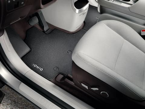 Hyundai IONIQ 9 – текстилни велурени стелки за пода.