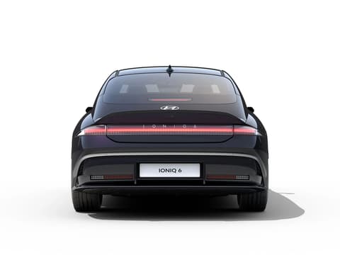 Hyundai IONIQ 6, електрически седан, заден изглед.