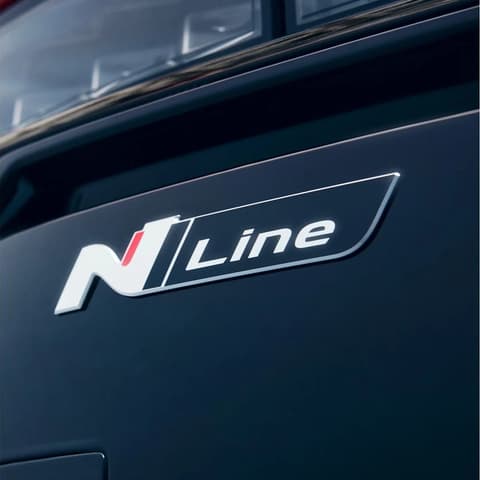 Емблемата Hyundai N Line в близък план.