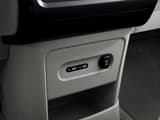 Задна част на купето на Hyundai STARIA Electric с вградени USB портове и 12V контакт за удобство на пътниците.