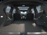 Втори ред релаксиращи седалки, напълно облегнати назад, в електрическия SUV Hyundai IONIQ 9.