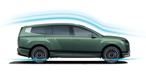 Side view of Hyundai IONIQ 9 electric SUV show the aerodynamic flow.