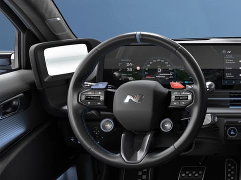 Воланът и дигиталното табло на Hyundai IONIQ 6 N с дисплей за производителност.