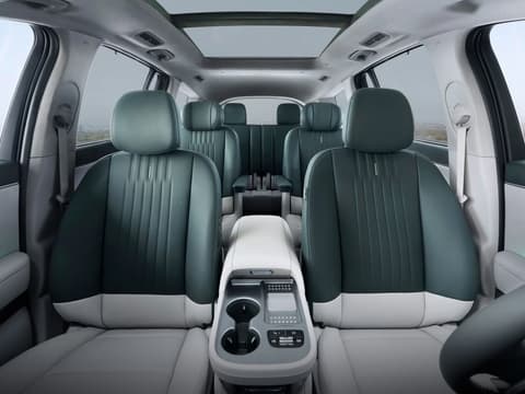 Вътрешен изглед на електрическия SUV Hyundai IONIQ 9 с 6 места