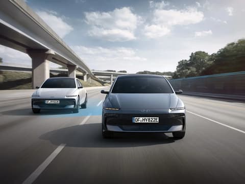 Илюстрация на Highway Driving Assist 2 – системата за автономно шофиране Ниво 2 на Hyundai IONIQ 6.