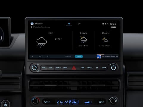 Инфотейнмънт екранът на Hyundai STARIA Cargo с информация за времето.