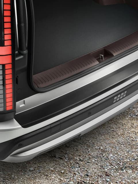 Hyundai IONIQ 9 Rear bumper protection foil accessory.
