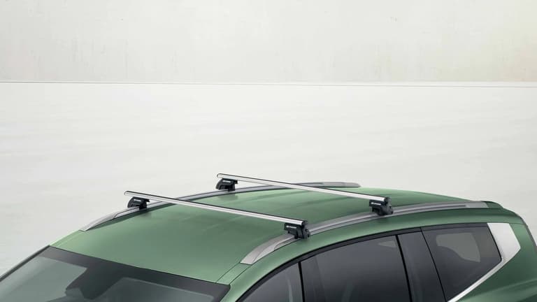 Hyundai IONIQ 9 с алуминиеви напречни греди като аксесоар за транспортиране.