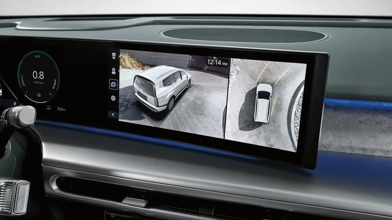 Панорамен монитор (SVM) на централния екран на Hyundai IONIQ 9.