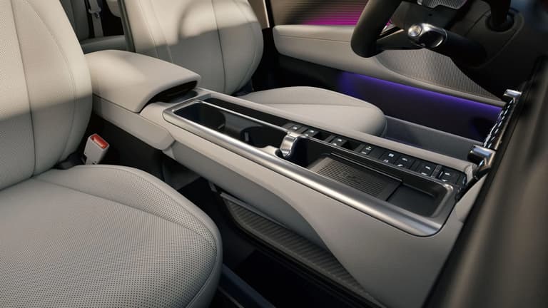 Долен капак на конзолата на Hyundai IONIQ 6.