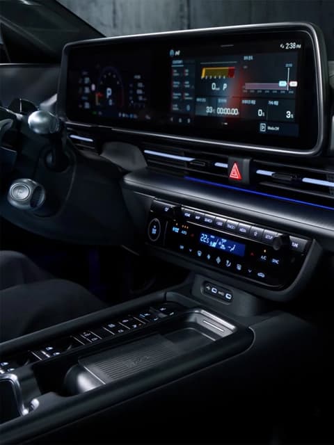 Детайлен изглед към арматурното табло на Hyundai IONIQ 6 N.