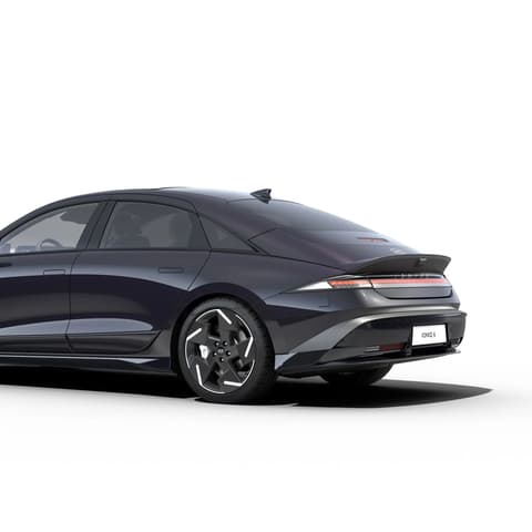 Hyundai IONIQ 6, електрически седан, детайл на заден 3/4 изглед.