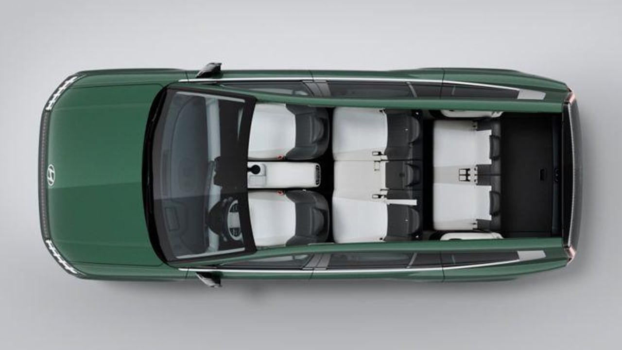 Animation showing the ways the 2nd and 3rd rows fold flat in the Hyundai IONIQ 9.